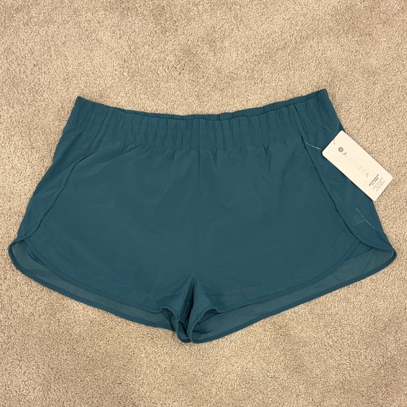 Athleta Mesh Racer Run 2.5” Short - Picture 1 of 11